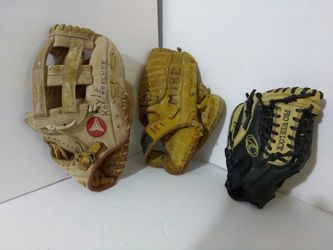 KIDS BASEBALL GLOVES. READ DETAILS