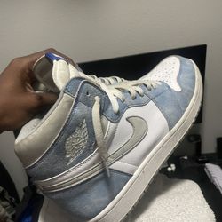 Jordan 1 Hyper Royale 