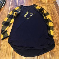 Women’s West Virginia state outline y’all raglan shirt. Size small