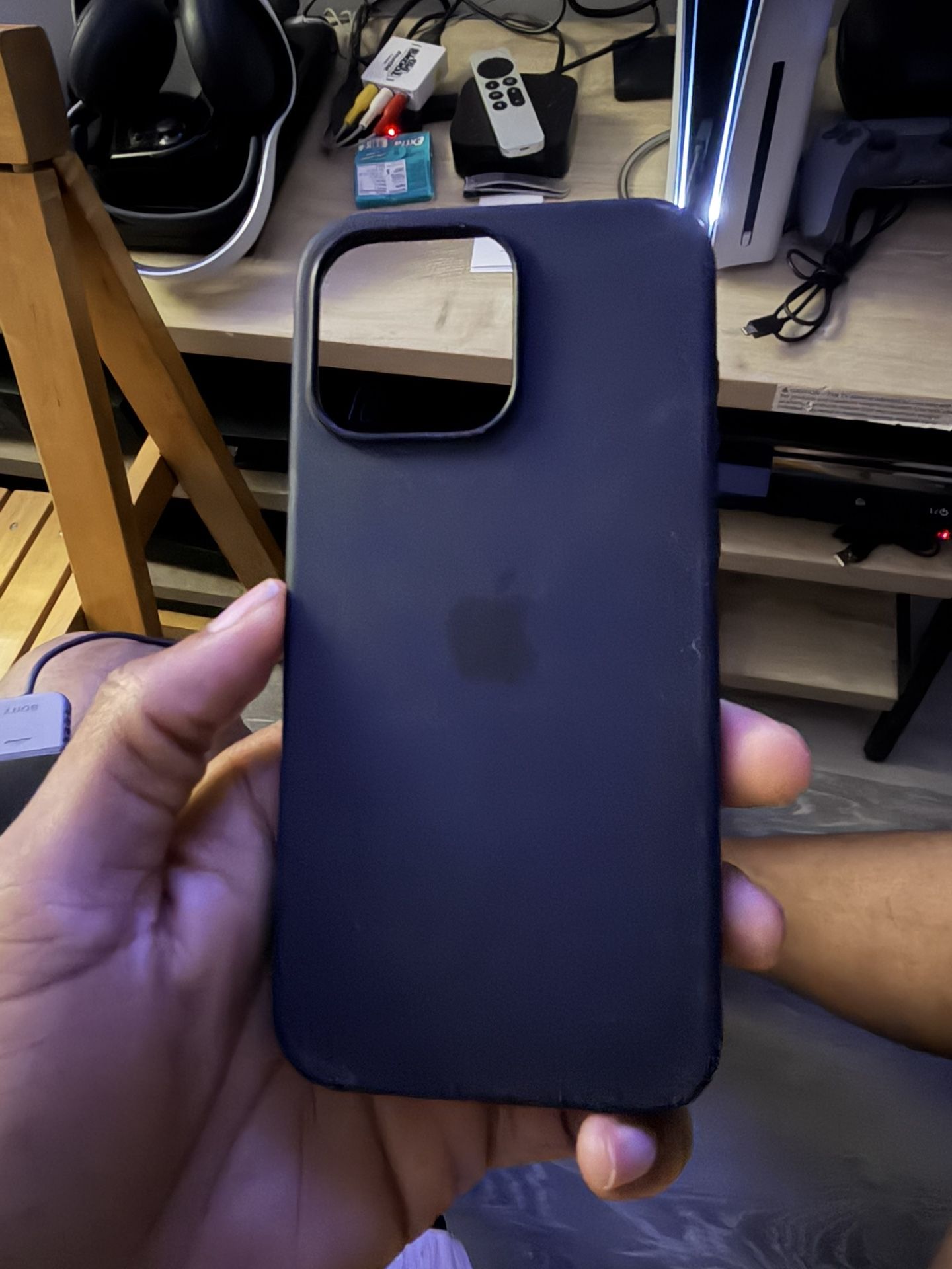 Apple: iPhone 15 Pro Max Black Silicon Case