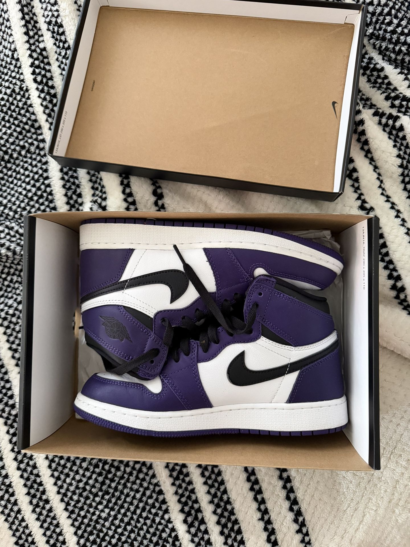 Jordan 1 Retro High Court Purple/white