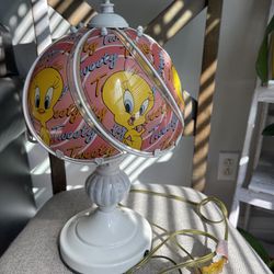 Warner Brothers Tweety Bird Vintage Lamp Glass Shade Bugs Bunny