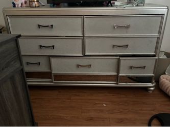 Dresser MOVING OUT