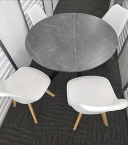 Round-Top Dining Table with 4 White Chairs