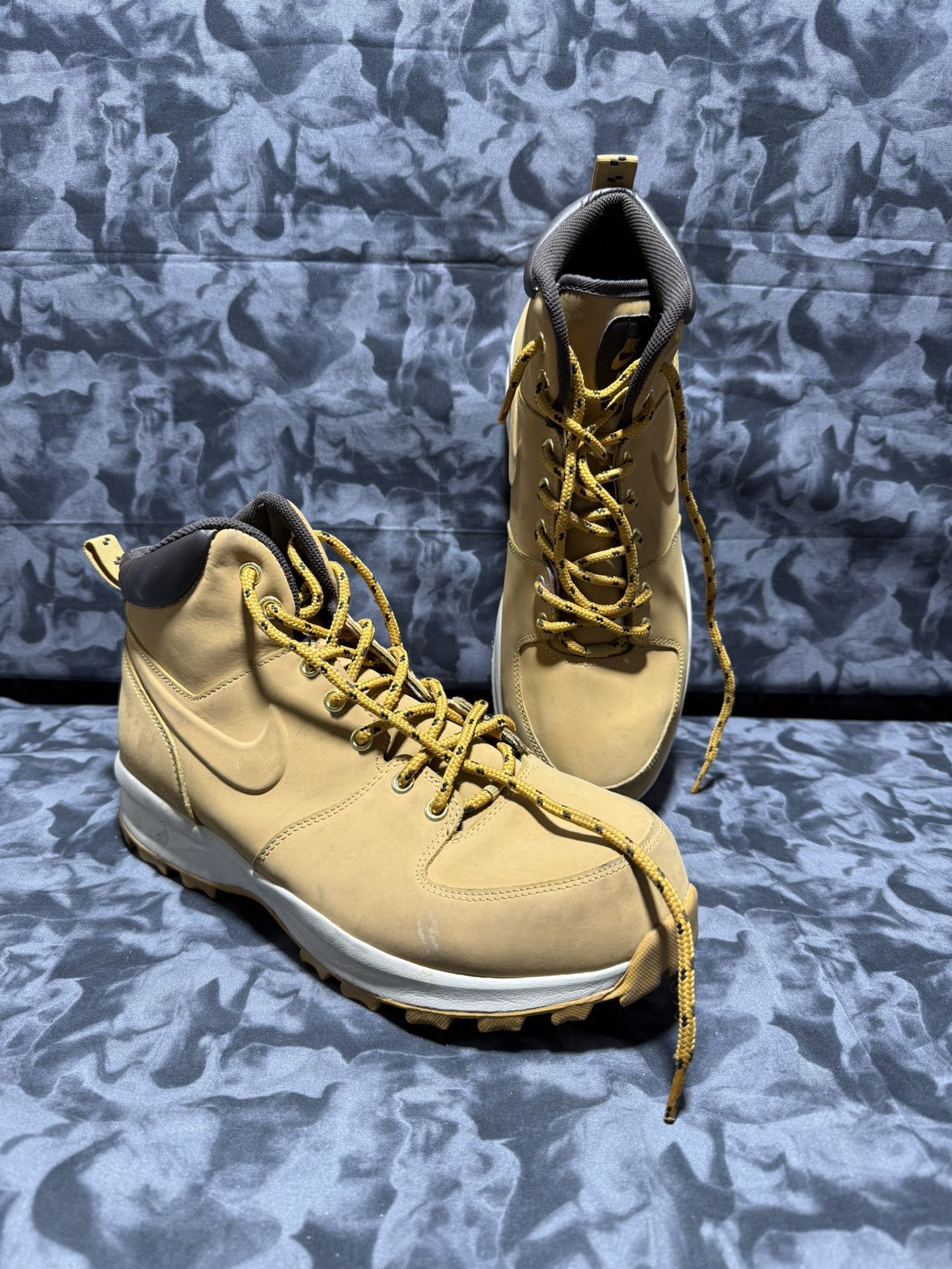 Nike Manoa Men's Leather Hiking Boot - Haystack/Haystack Velvet Brown, size 11  The Nike Manoa Men's Leather Hiking Boots in Haystack/Haystack Velvet 