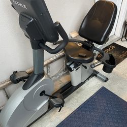 True CS-400 Recumbent Bike