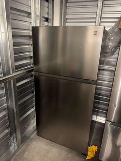 Top Freezer Refrigerator Kenmore w/ Icemaker, 20.4 cu. ft.