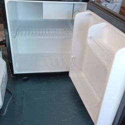Black Mini 1.7cu Ft  Refrig
