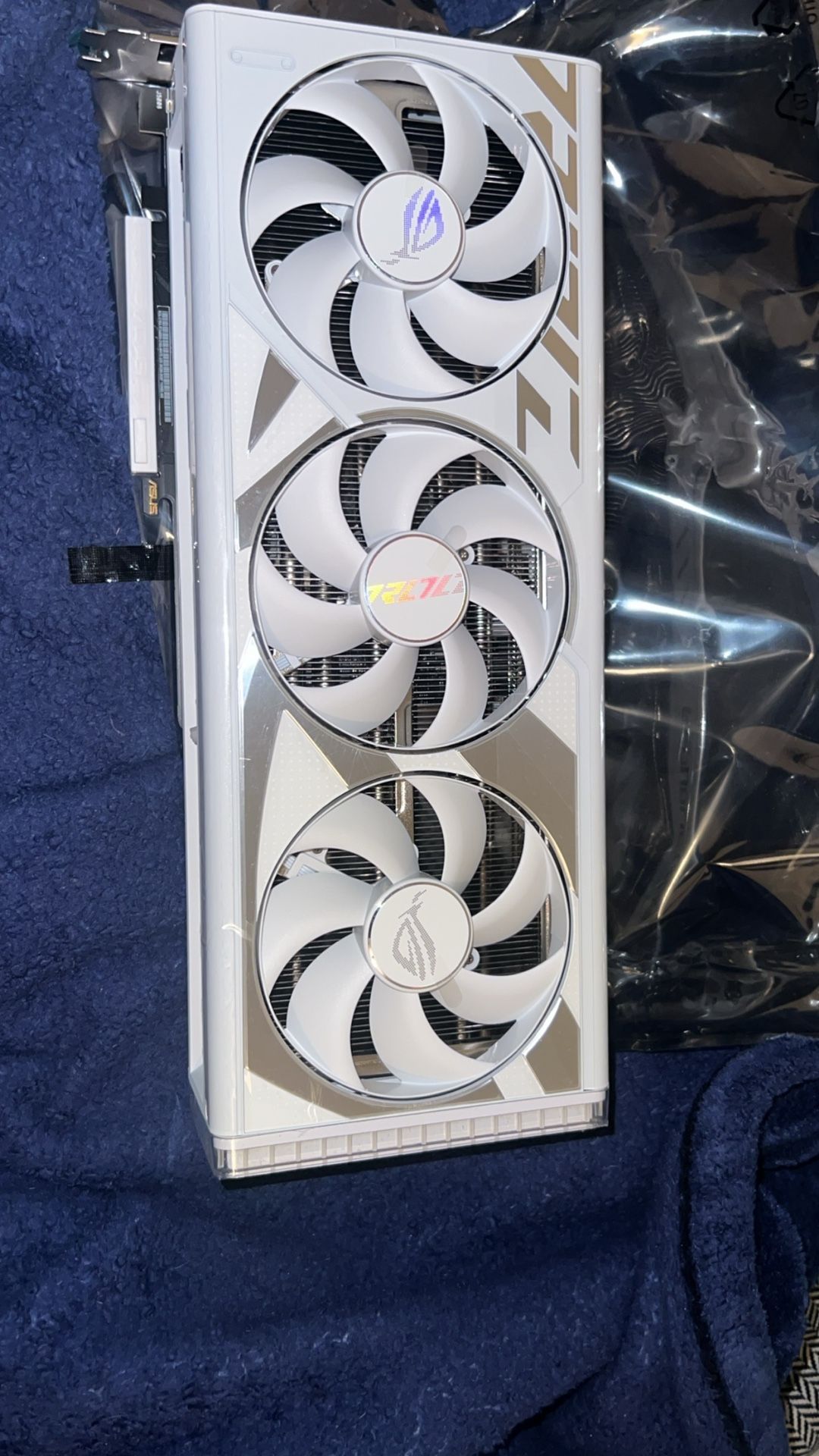 ASUS ROG Strix GeForce RTXâ„¢ 4080 Super White OC Edition Gaming Graphics Card PCIe 4.0, 16GB GDDR6X