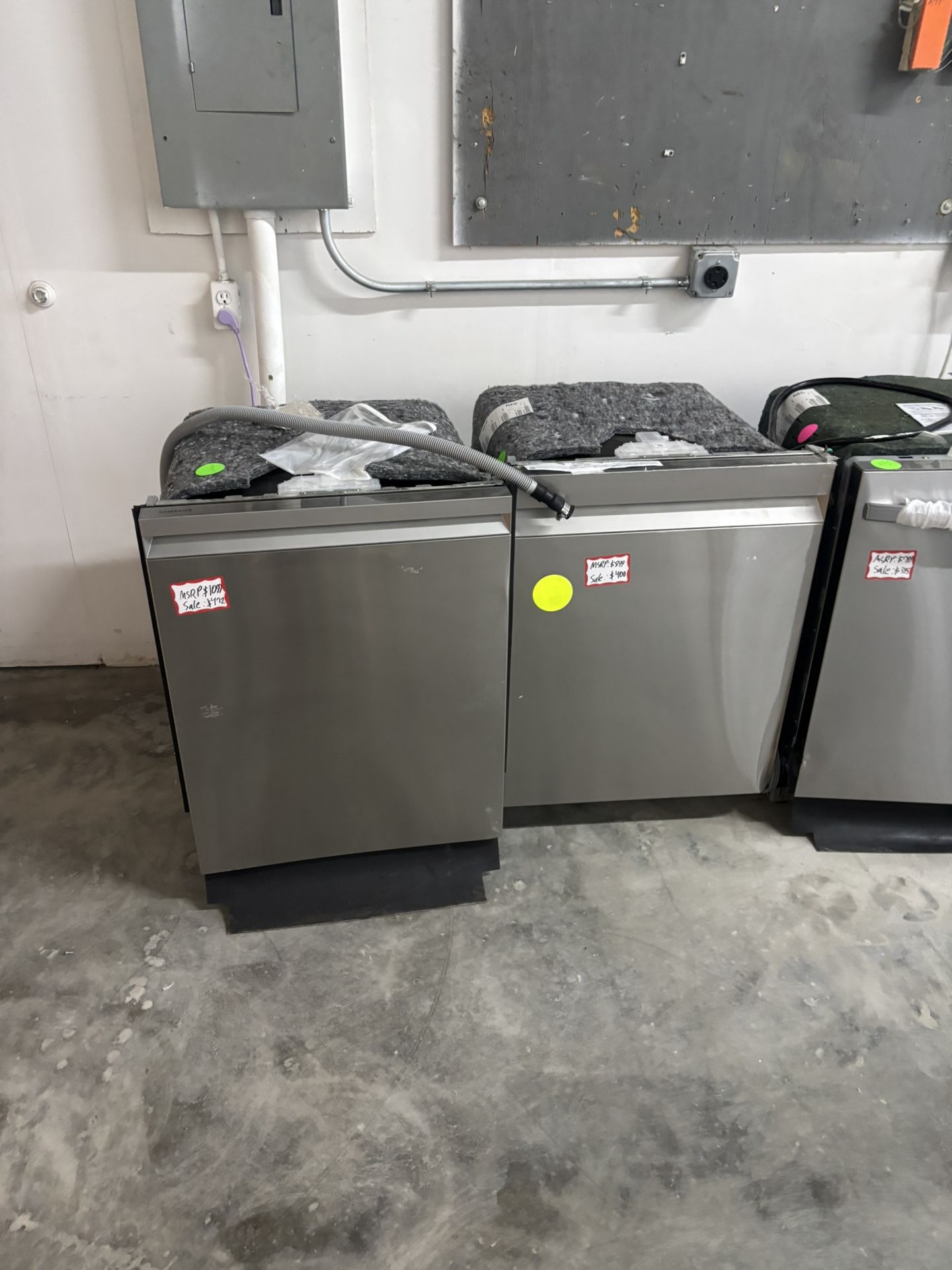 (New scratch/dent) Samsung Dishwashers Stainless Steel + Black Stainless steel 📌
