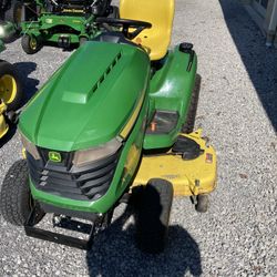 John Deere X590 Riding Lawn Tractor Mower