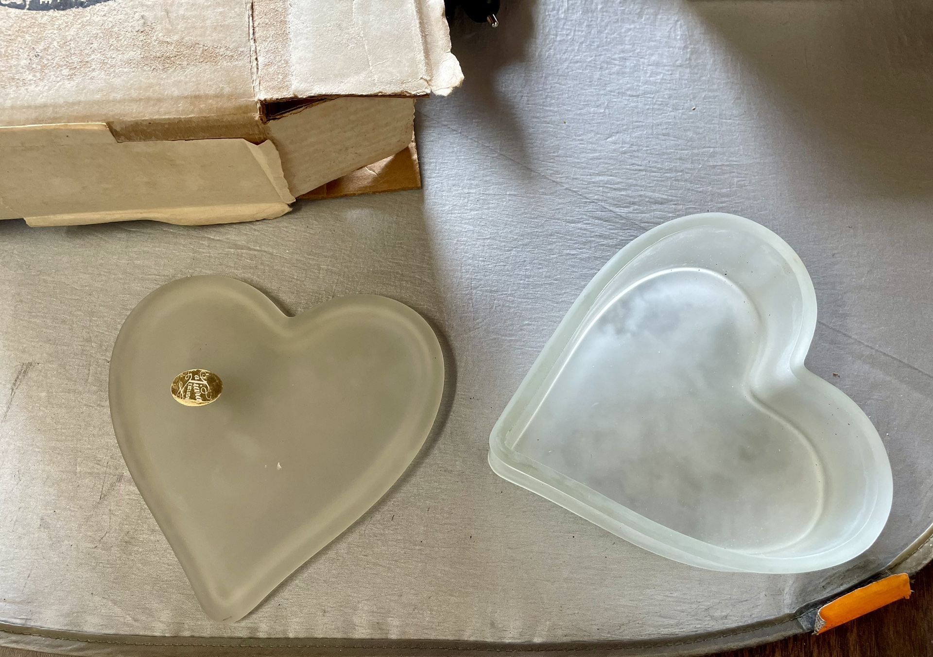 Tiara Indiana collectible frosted glass heart trinket candy dish with lid