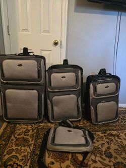 Us Travelers 4 pcs luggage set