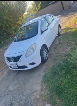 2012 Nissan Versa SV 1.6