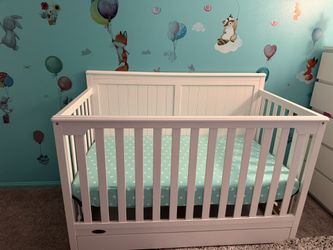 Graco Hadley 5-in-1 Convertible Crib with Drawer