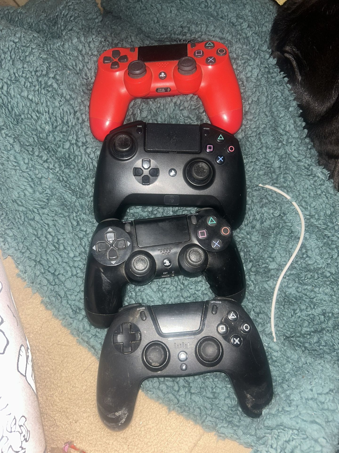 4 ps4 controllers