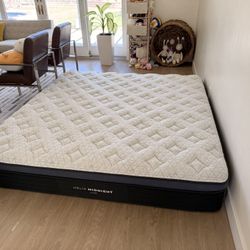 King - Helix Lux Midnight Mattress