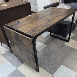 BRAND NEW 
Moronia 47- 71 in. Rectangular Brown Wood Extendable Computer Desk, Writing Desk Workstation with Metal Legs,Rustic Brown 