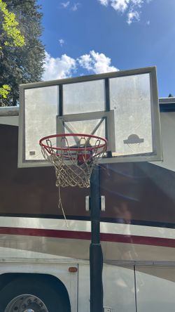 Lifetime basketball hoop