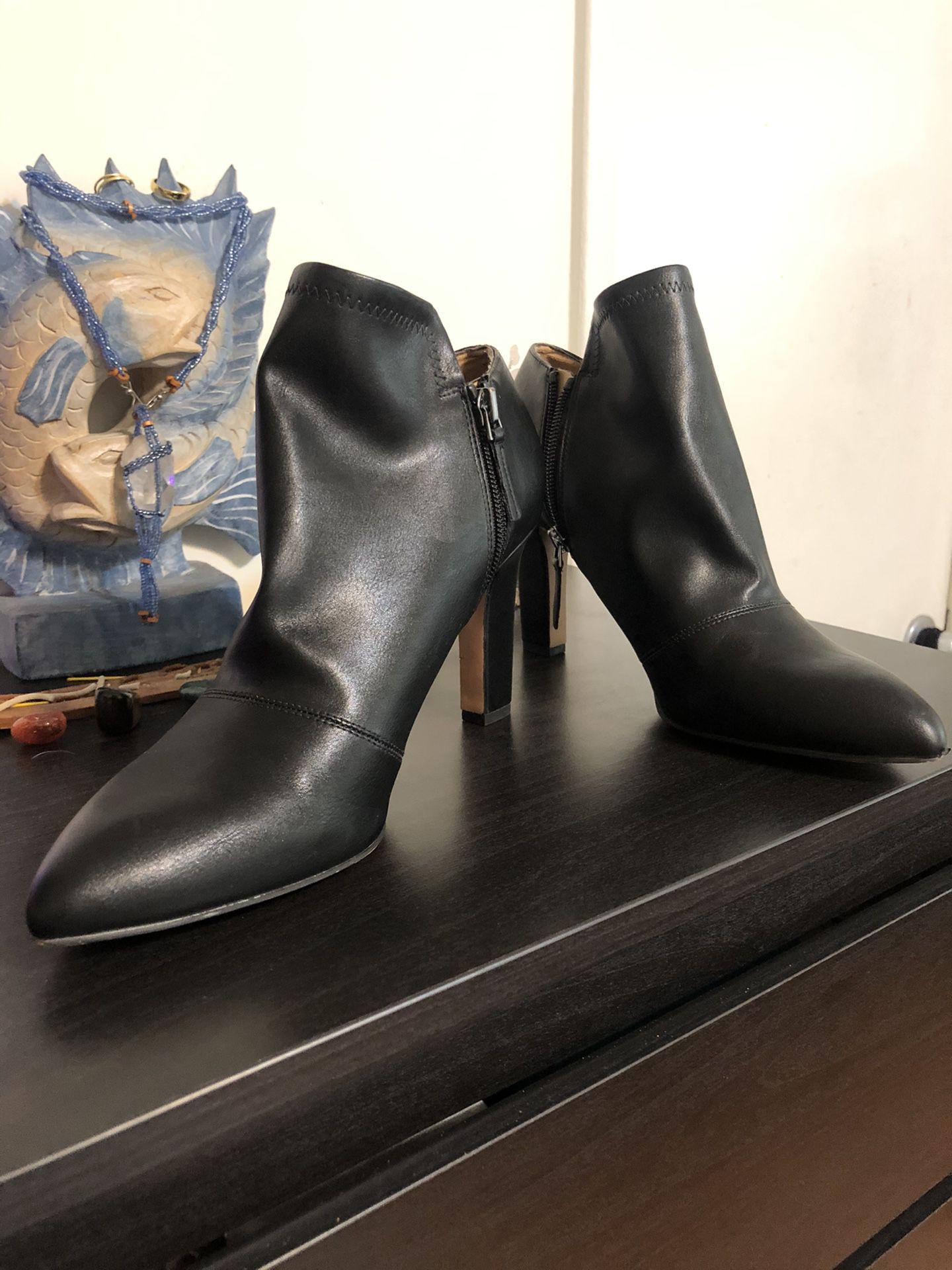 Women’s black heel boots!