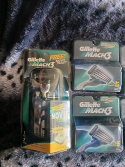 Mach 3 razor handle with 22 razor blades