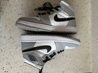 Jordan 1 Mid Light Smoke Grey | size 6.5 - 7 