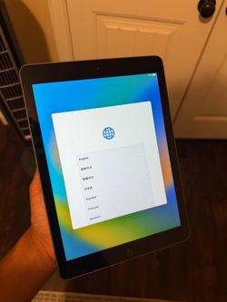 6th Gen IPad Silver Great Condition