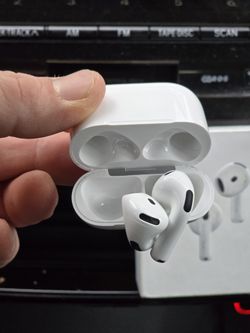 Apple AirPods 4 – Excellent Condition – $130