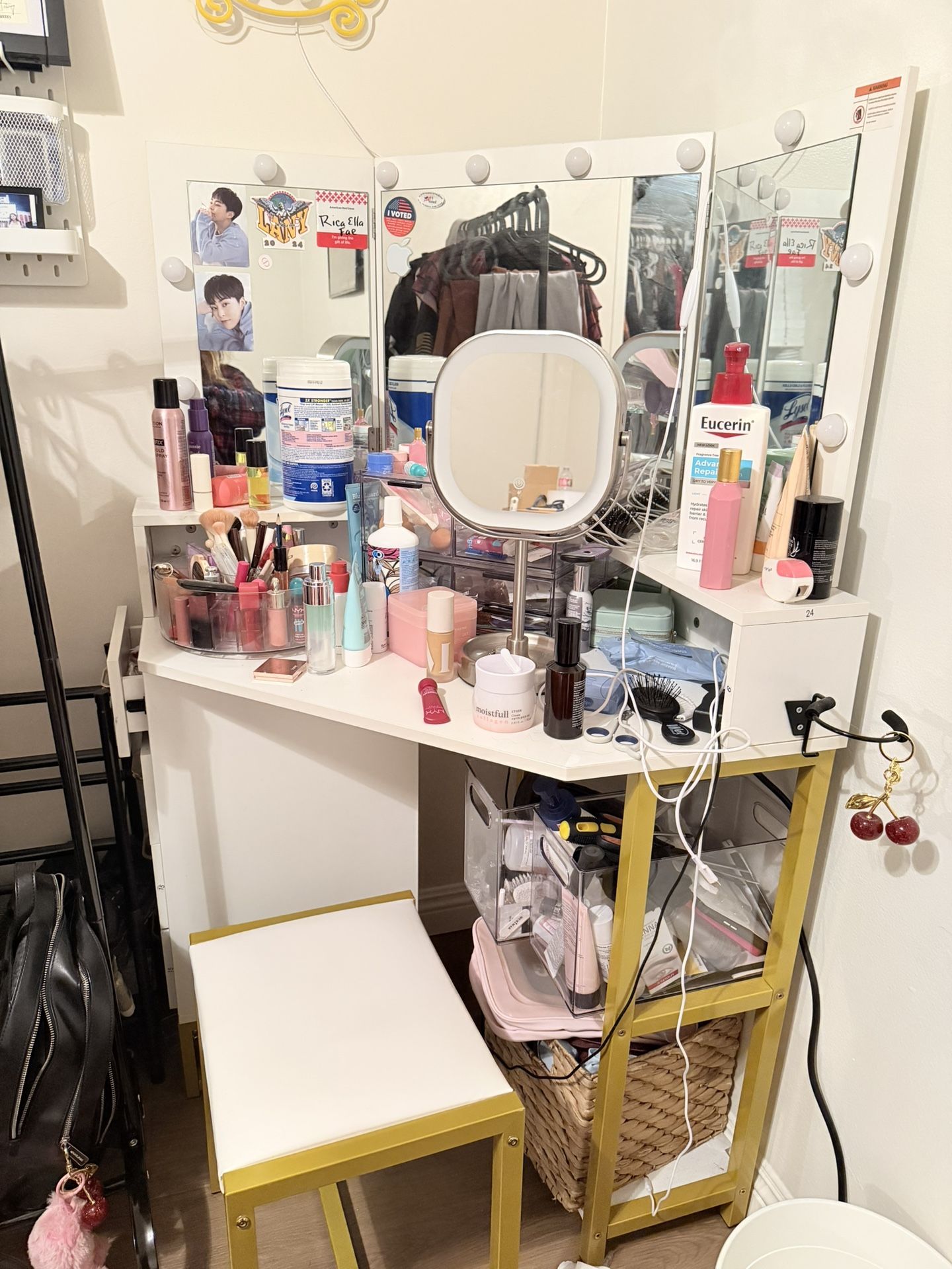 Vanity Mirror Table With Light And Drawers