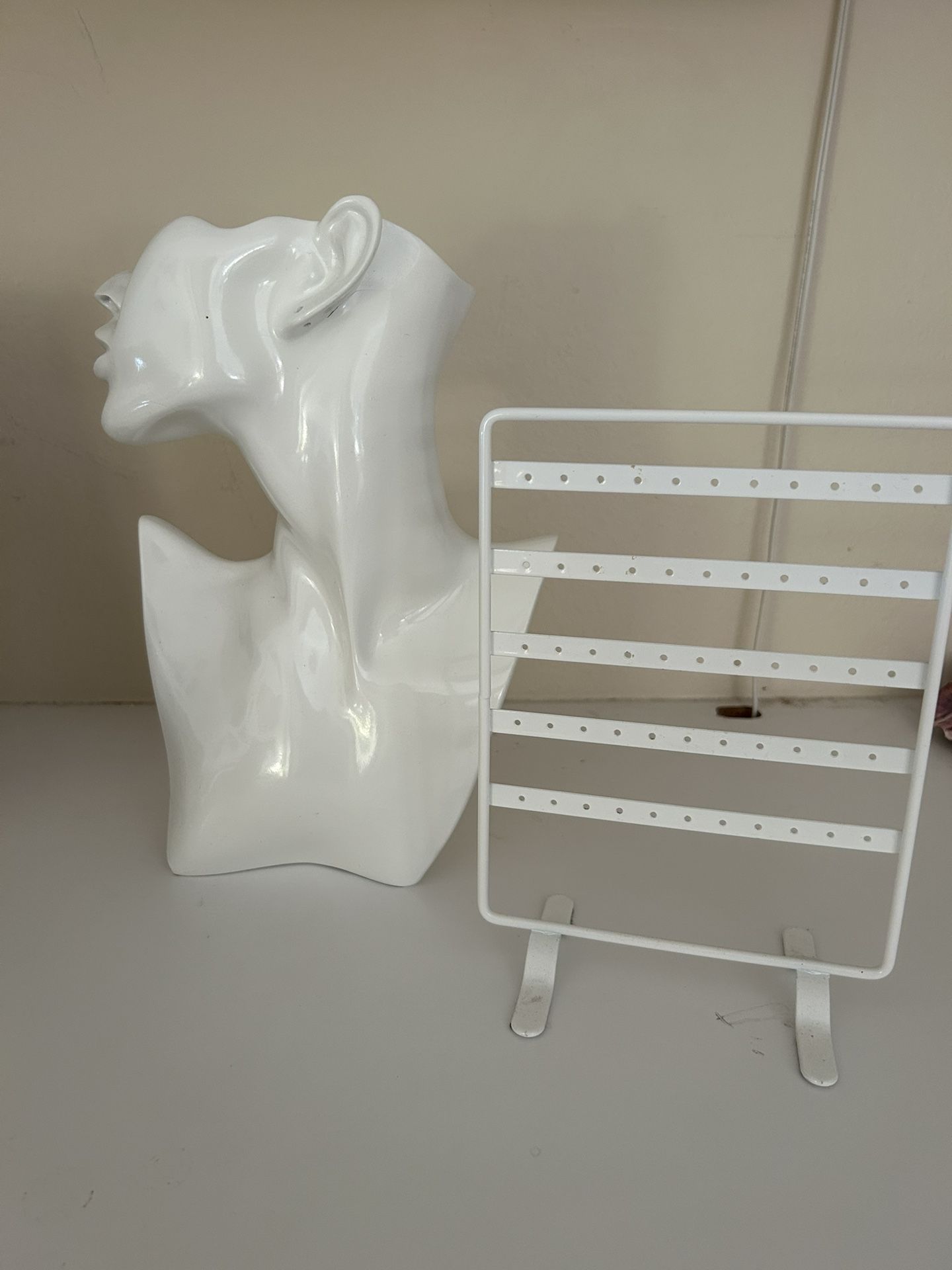 Jewelry Display Head with Earring Holder Bundle – Like New