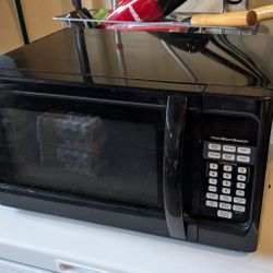Hamilton Beach 1000W Microwave 