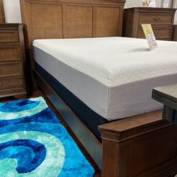 *Manager's Special*---Sherry Vintage Wood King Bedroom Sets---Starting At $1099---Delivery And Financing🙌
