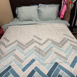 Twin Bed Comforter With 4 Pillow Cases