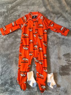 NFL Team Apparel 0-3 Month Soft Orange Denver Broncos Footed with socks