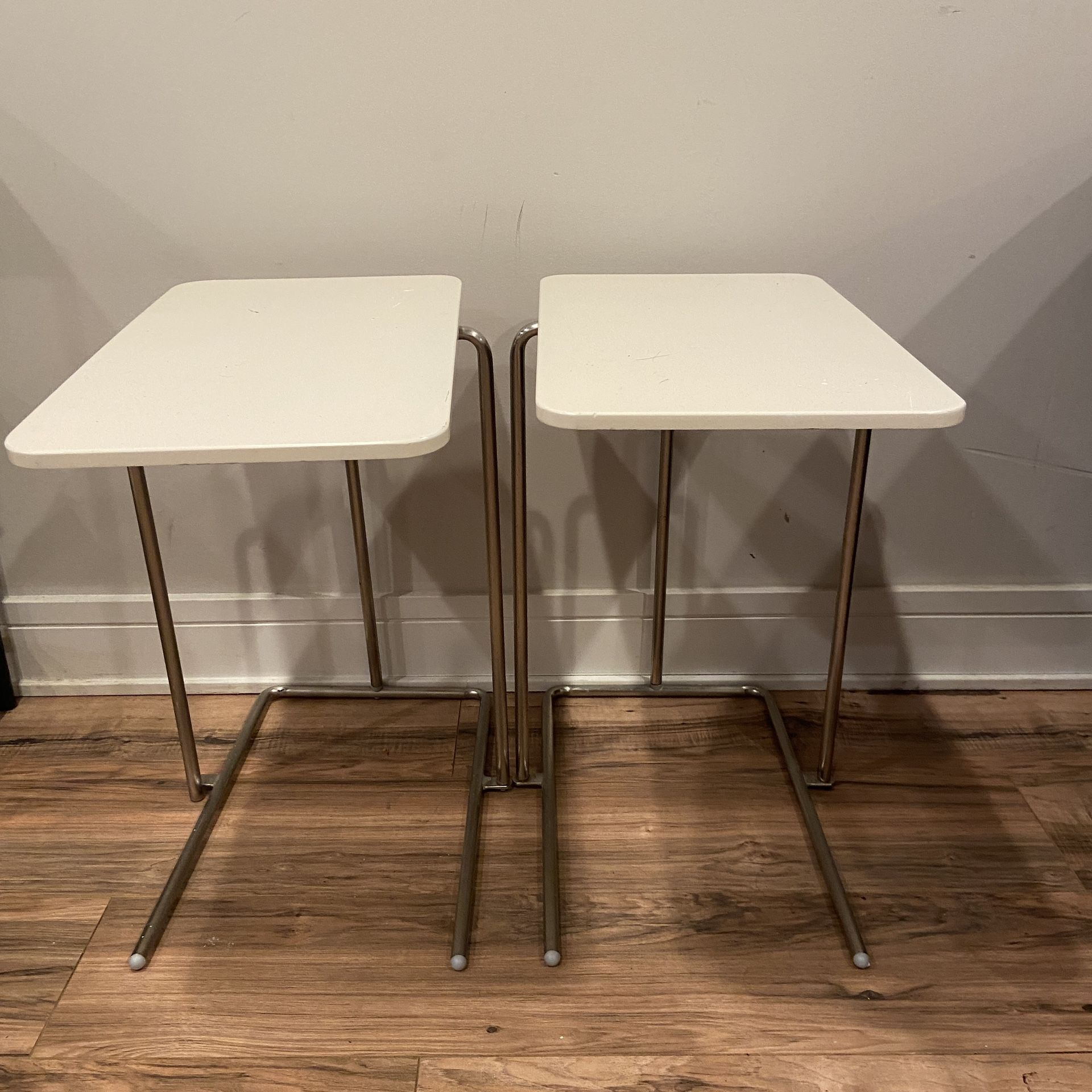 2 Side Tables 