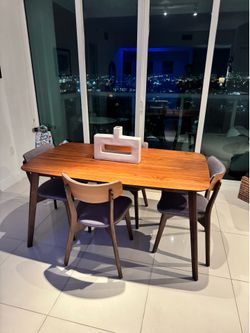 Modern Walnut Dining Table Set – 4 Chairs Included – Excellent Condition