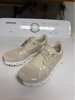 Women’s On Cloud 6 Shoe - Size 7.5