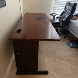 Computer desk
