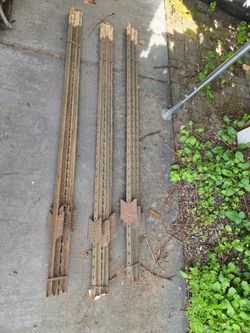15 Metal T-Posts, 6 Feet Long, some rust but never been used