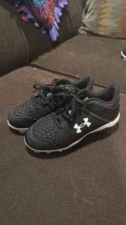 Boys Under Armor Baseball Cleats size 11