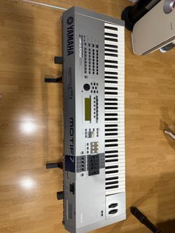 Yamaha MOTIF 7 76-Key Workstation Synthesizer + Custom Stand