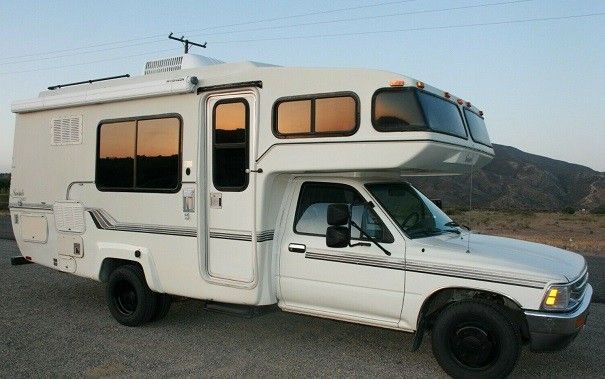 Photo 1990 Toyota Sunrader RV