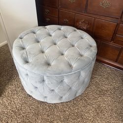 Tufted velvet ottoman