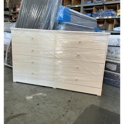 Dresser/ Eight drawers dresser