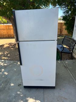 White Top-Freezer Refrigerator