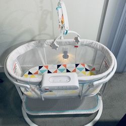 👶 For Sale: Pre-Owned Fisher-Price Soothing Motionsf Bassinet - Windmill