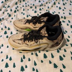 Volleyball Or Basketball Shoes Size 9 Men