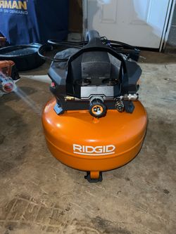 RIGID 6 gallon pancake air compressor
