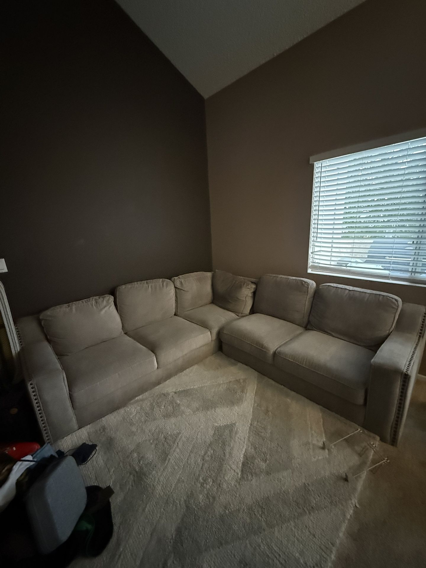 L shaped couch (grey)