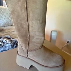 ✨ Classic New Height Platform Boots – Women’s Size 8 (New)